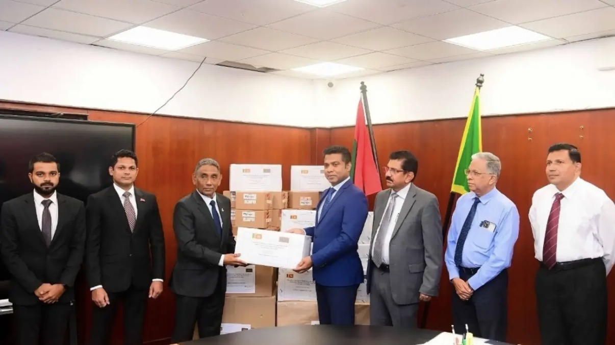 ލަންކާއިން 2 ލައްކަ ރުފިޔާގެ ބޭސް ރާއްޖެއަށް ހަދިޔާކޮށްފި