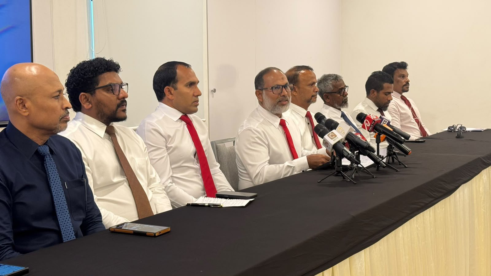 ރަސްމާލެ މަޝްރޫޢާ ދެކޮޅަށް ޤައުމީ ޙަރަކާތެއް ފަށައިފި