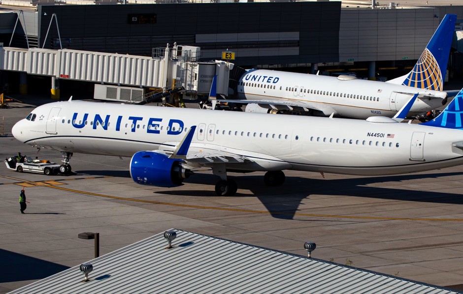 ނައިބު ރައީސް އިންނެވި ފްލައިޓެއްގައި ބޮމުގެ އިންޒާރެއް