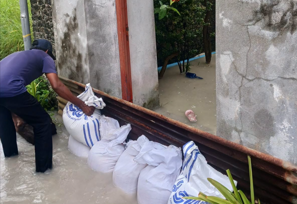 ކުޅުދުއްފުށީގެ 18 ގެއަކުން 140 އަށްވުރެ ގިނަ މީހުންނަށް ދެ ސްކޫލަކުން ވަގުތީ ބޯހިޔާވަހިކަން ފޯރުކޮށްދެނީ