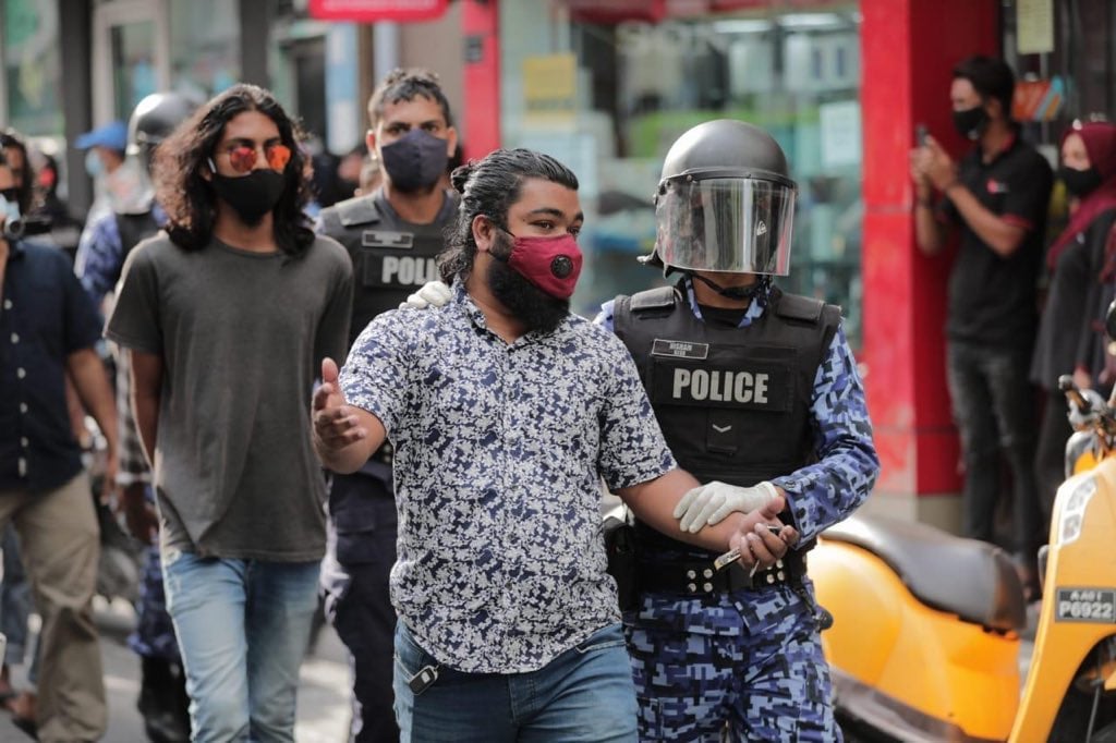 މިއަދު ހައްޔަރުކުރި ޒުވާނުން ވަކީލުންގެ ހައްގުން މަހުރޫމްކޮށްފި: ޝަމީމް