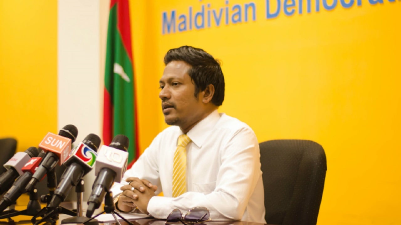 އިންތިއަށް ރައީސްގެ ވާހަކަފުޅު ހަޖަމެއްނުވި؛ ވިދާޅުވީ އެއީ "އަމާޒު ވިއްސިިވިހާލި، އަމާޒު ލާހޫރޭ" ކަމަށް