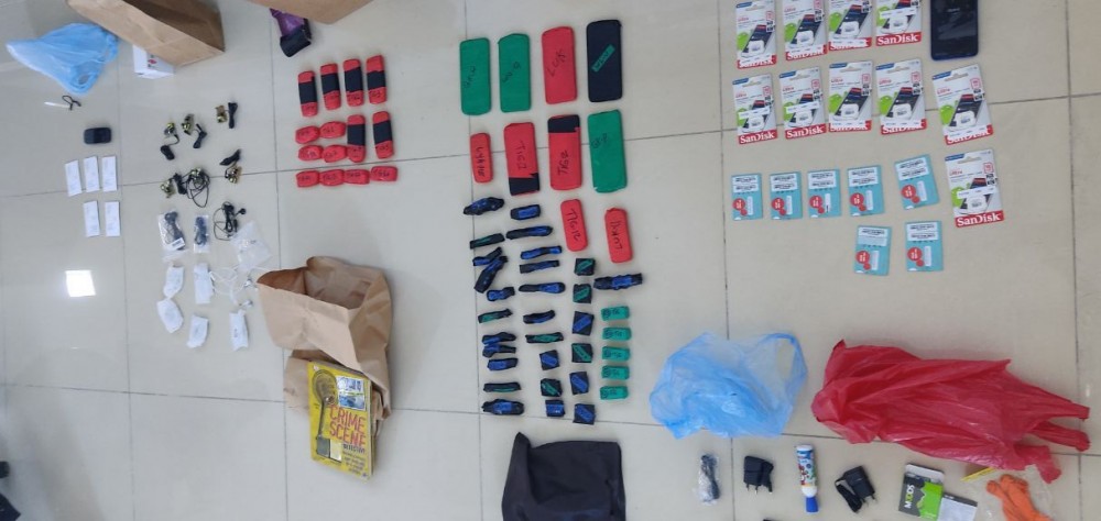 ޖަލަށް އެއްޗެހި އެތެރެކުރަން އުޅުނު ހަ މީހަކު ހައްޔަރުކޮށްފި