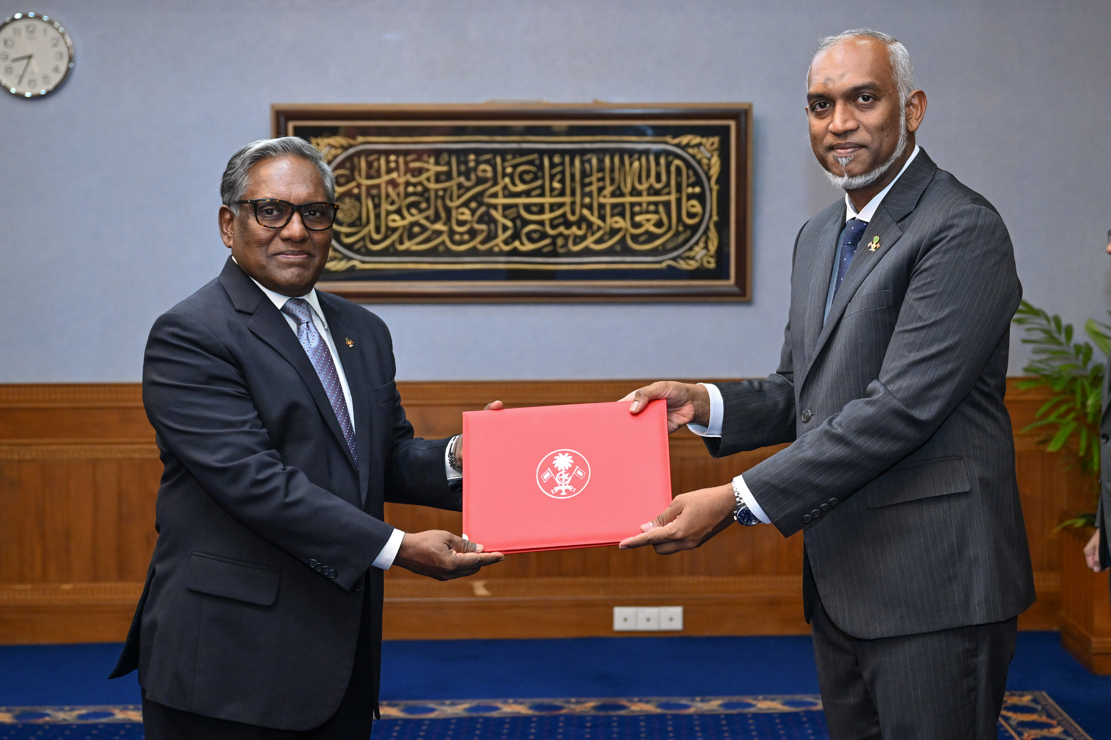 ރައީސްގެ ސްޕެޝަލް އެންވޯއީއަަކަށް ކުރީގެ ރައީސް ވަހީދު