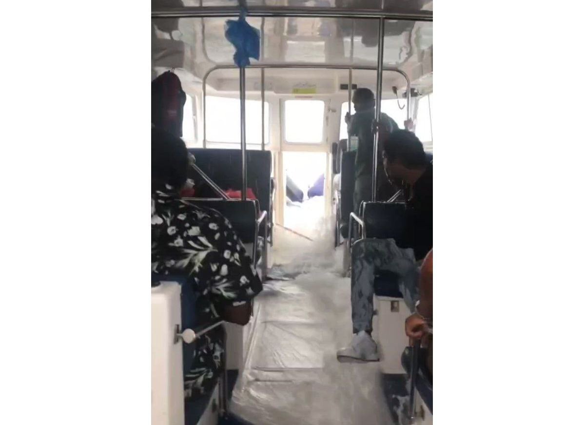 ލޯންޗަށް ބިޔަ ރާޅުތައް އަރަމުންދިޔަ ބިރުވެރި ވަގުތުވެސް ލައިފް ޖެކެޓް އަޅާކަށް ނޫޅޭ!