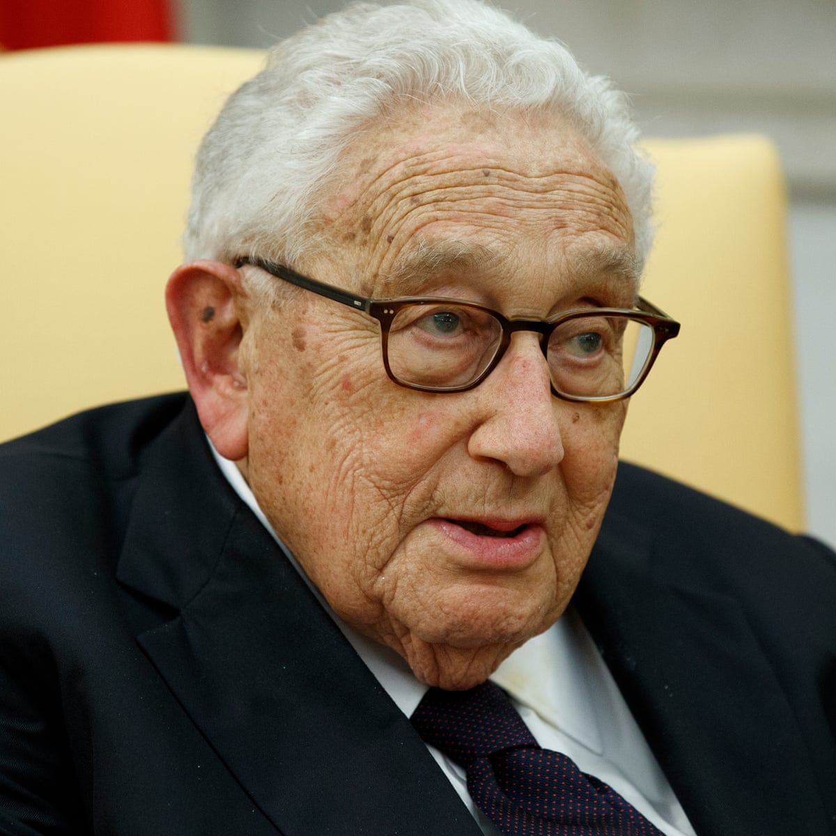 މިހާރުގެ އޮފިޝަލުންނަށް ނުކުރެވޭ ކަންތައްތައް ކުރީގެ ޚާރިޖީ ވަޒީރު ކުރަށްވަނީ