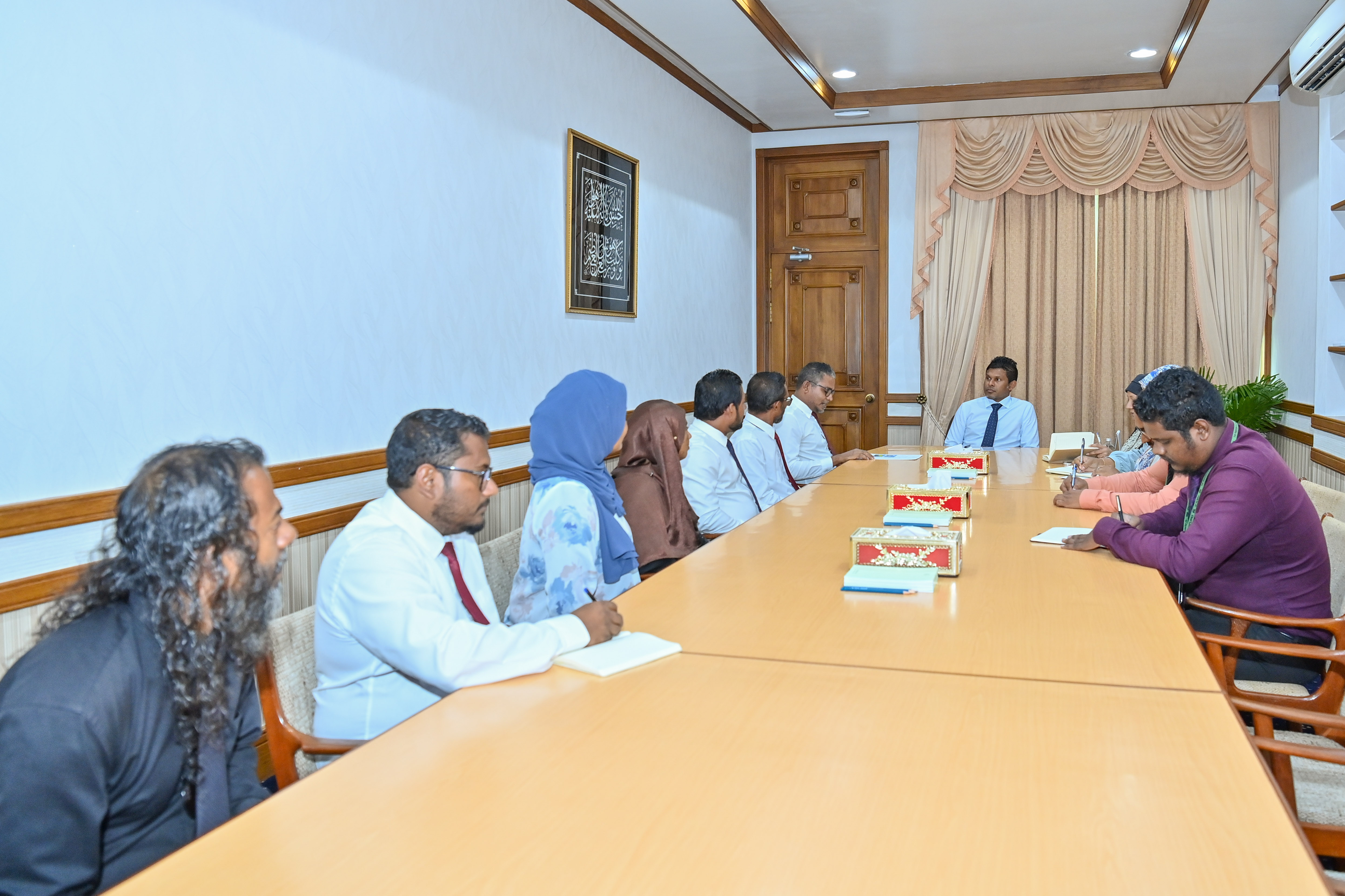 މާލީ ދަތިތައް ހައްލުކޮށް ހަމަމަގަށް އަޅުވަން ރައީސް ކެނޑިނޭޅި މަސައްކަތް ކުރައްވާ: ނައިބު ރައީސް