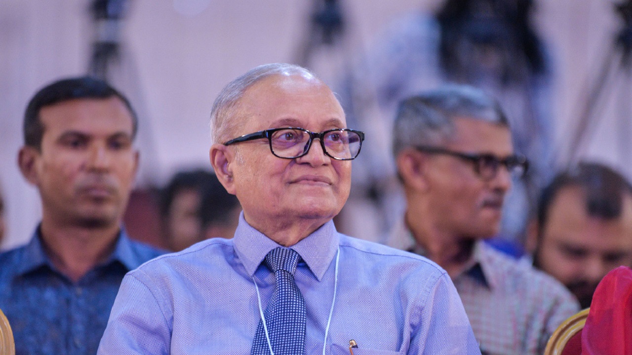 މިއުޒިކް ކުޅުމާއި، ލަވަކިޔުމަކީ ޙަރާމް ކުރެއްވި ކަންތައްތަކުގެ ތެރޭގައި ހިމެނޭ ކަމެއްނޫން: ރައީސް މައުމޫން