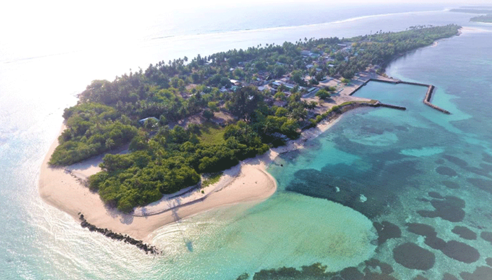 ވަޒީފާއަށް ހާޒިރު ނުވާ މުވައްޒަފެއްގެ ނަމުގައި މުސާރަ ނެގި މައްސަލައެއްގައި ދައުވާކުރަން ފޮނުވައިފި