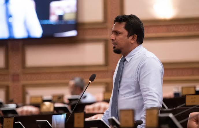 ސަރުކާރުން ޝަރީއަތަށް ނުފޫޒު ފޯރުވާނަމަ ޔާމީން އޮންނާނީ ޖަލުގައި: ޒަރީރު