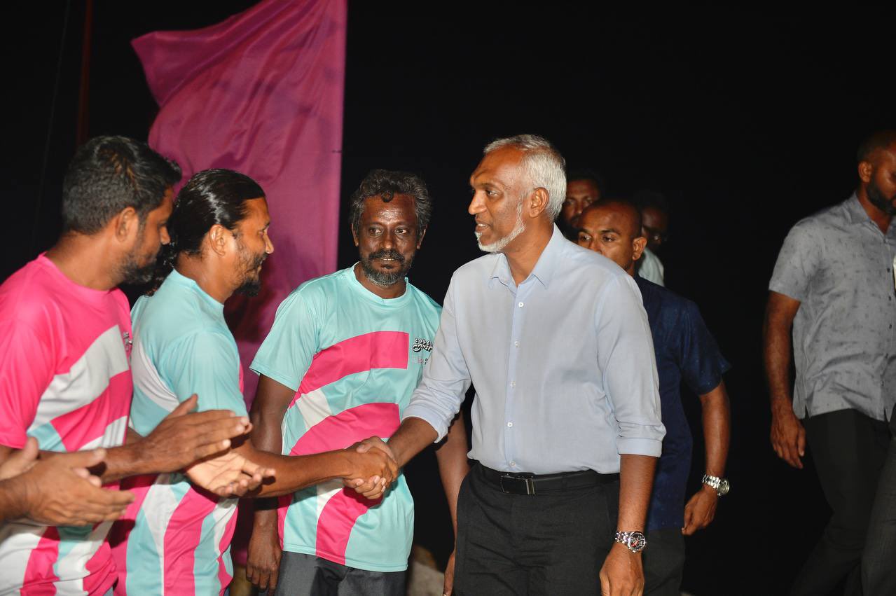 މުއިއްޒުގެ ދޮންމަންމާފުޅަށް ރާއްޖެ ނާދެވޭގޮތް ހެދި މައްސަލަ އެބަ ބަލަން: އިމިގްރޭޝަން