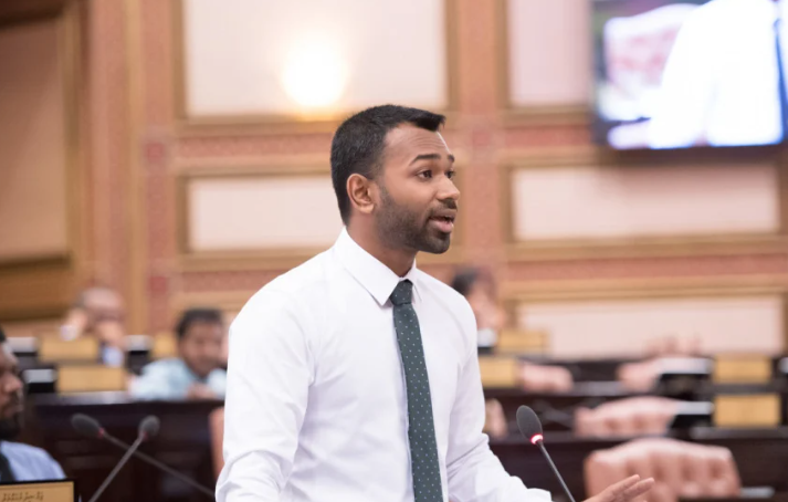 ސުޕްރީމް ކޯޓުގެ ފަނޑިޔާރުން މަދުކުރަން ކުރާ މަސައްކަތް ހުއްޓާލަން ހުށަހެޅި ކުއްލި މައްސަލަ ބޭރުކޮށްލައިފި