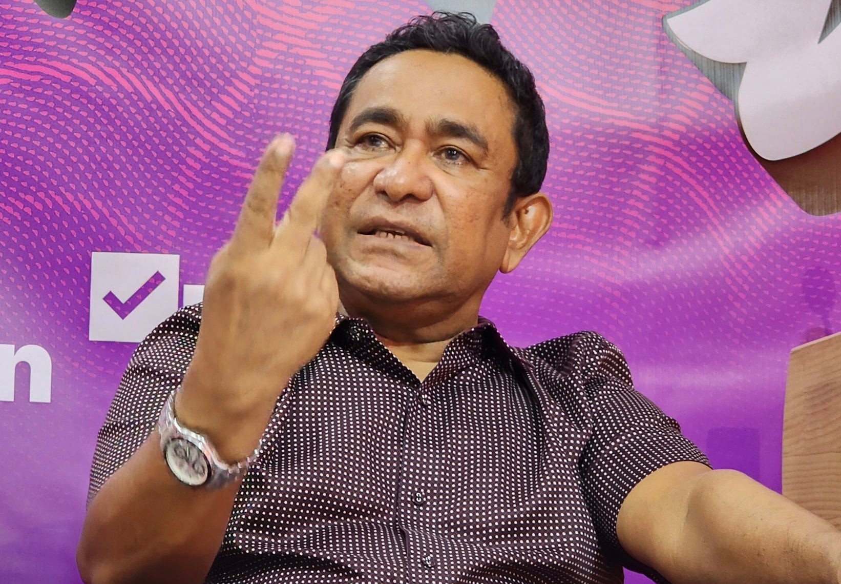 ރައީސް ޔާމީން ކެމްޕޭން ޙަރަކާތެއްގައި ބައިވެރިވީ މައްސަލަ ބަލަނީ