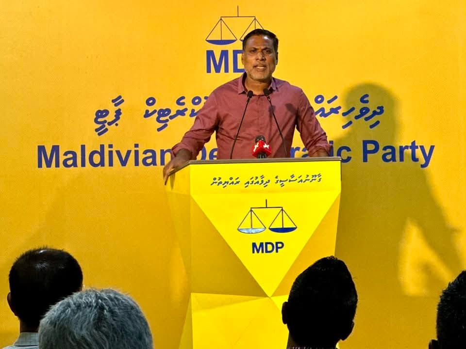 ރައީސްގެ ޓީމާމެދު އެމަނިކުފާނަށް އިތުބާރެއް ނެތް: ޝަމްހީދު