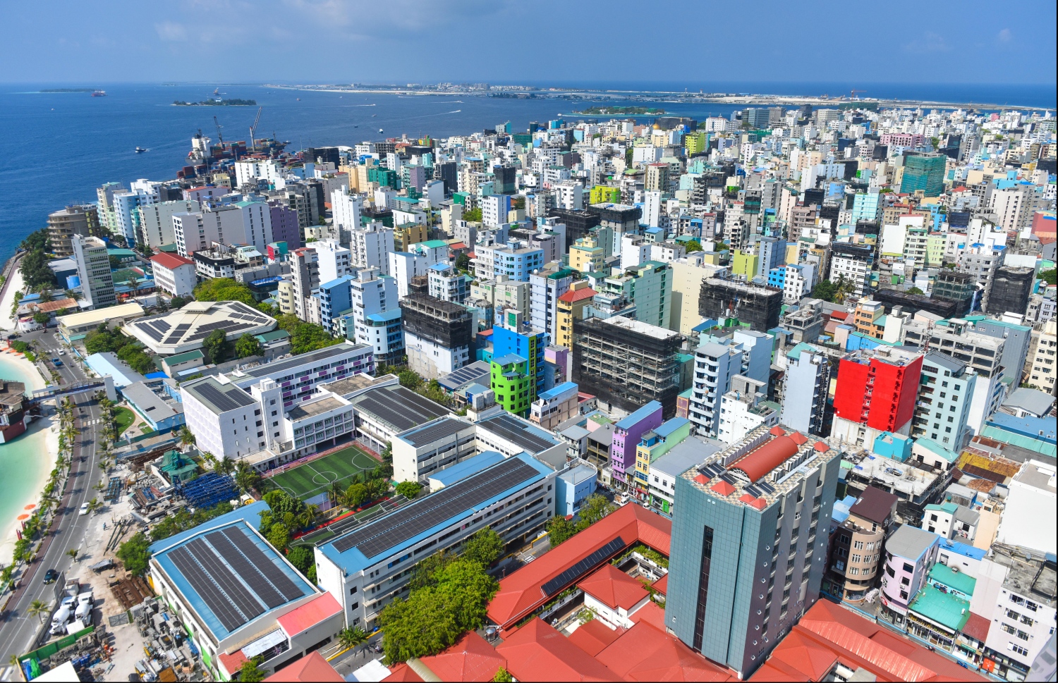 މާލޭގެ ގެއެއްގެ ތެރޭގައި މަރުވެފައި އޮތް މީހަކު ފެނިއްޖެ