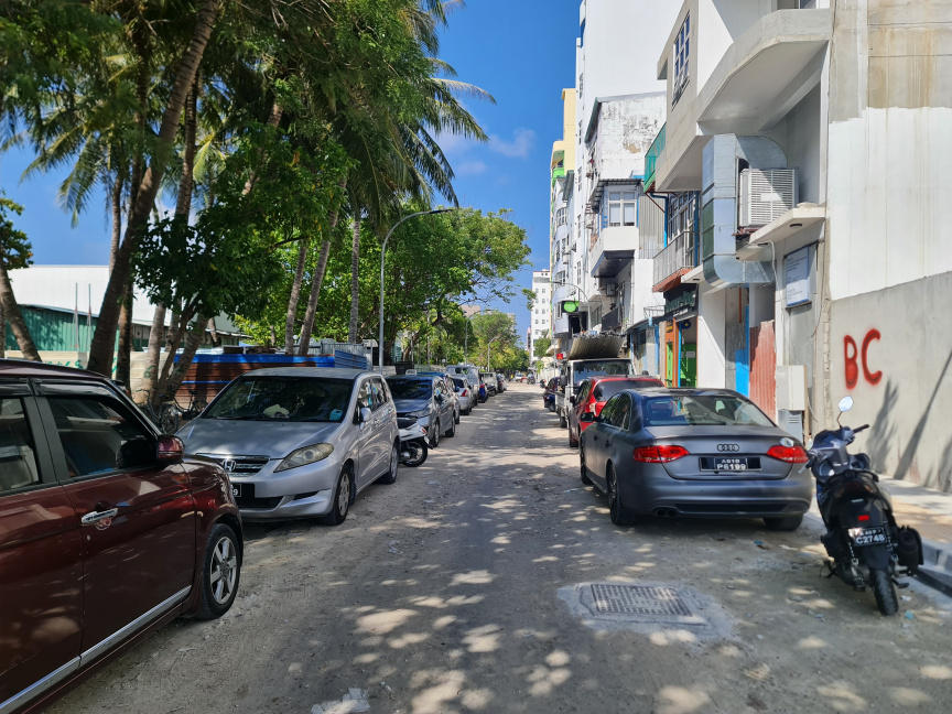 މާލޭގައި ތޫނު އެއްޗަކުން ހަމަލާދީ މީހަކު ޒަހަމް ކޮށްލައިފި