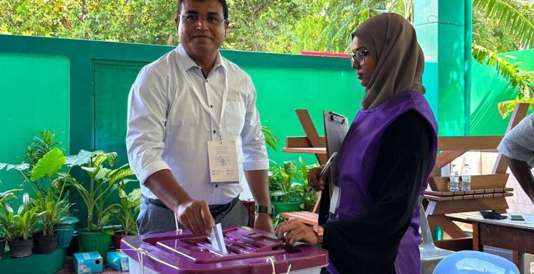 ޖުމްހޫރީ ޕާޓީގެ ރިޔާސީ ކެންޑިޑޭޓް ގާސިމް އިބްރާހީމްގެ ރަނިންގ މޭޓް ޑރ. އަމީން ވޯޓް ލައްވައިފި