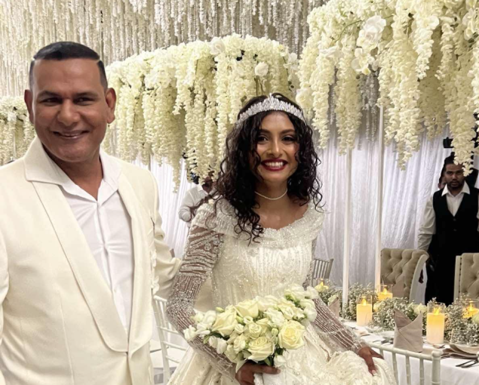 ސިޔާމާ ޒާރާގެ ކައިވެނި ރޫޅާލައިފި