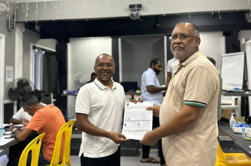 މައުސޫމް ދެއްކެވި ނަމޫނާއަށް ނިޔާޒްގެ ތައުރީފް
