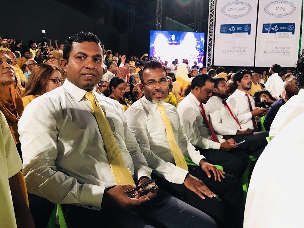 ބްރޯޑްކޮމް ލިސްޓުގެ ކުރީގައި ޑރ. ވަހީދު ސަރުކާރުގެ ނައިބު މިނިސްޓަރ ޝިހާމް