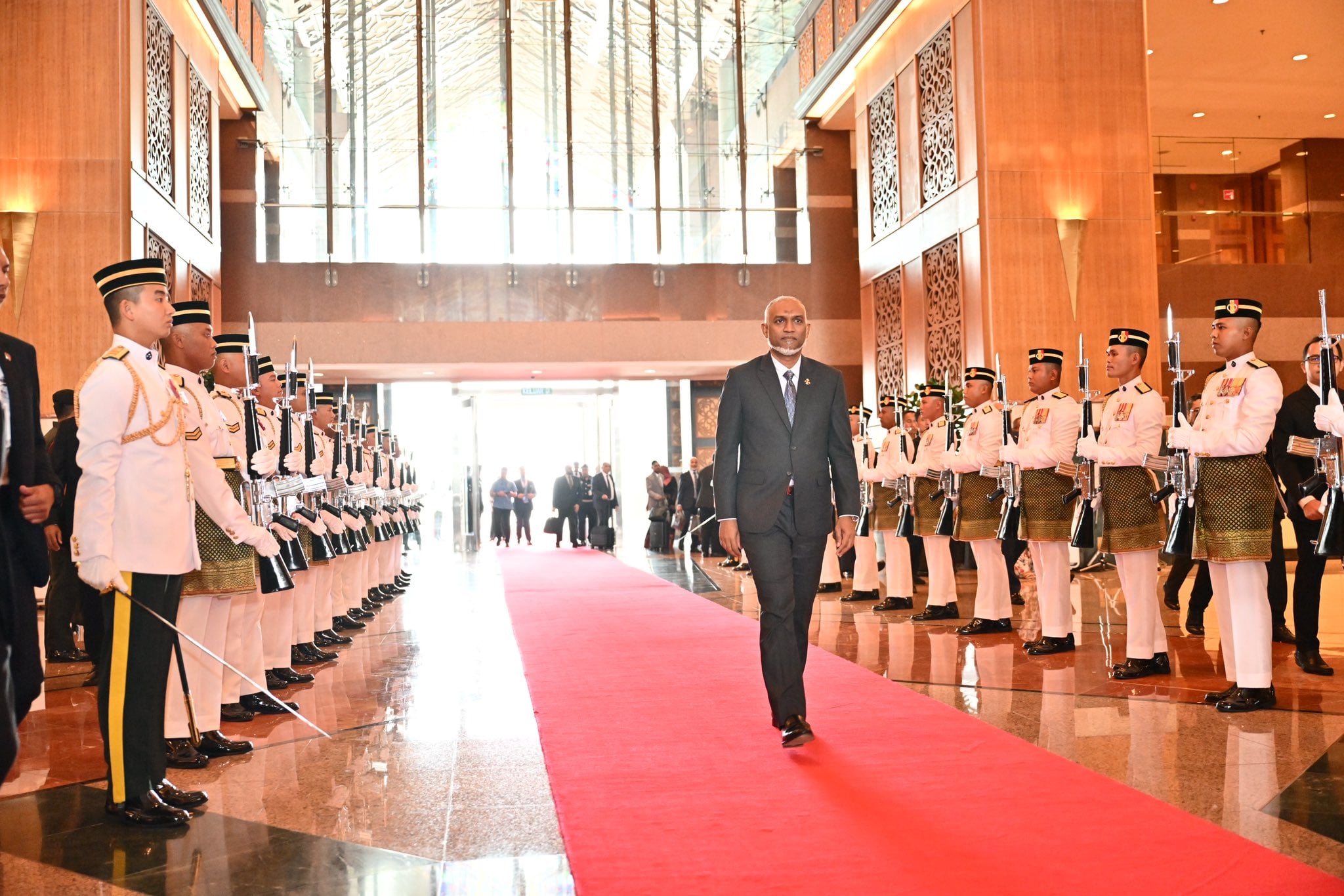 ރައީސް މުޢިއްޒު މެލޭޝިޔާ އަށް ވަޑައިގެންފި