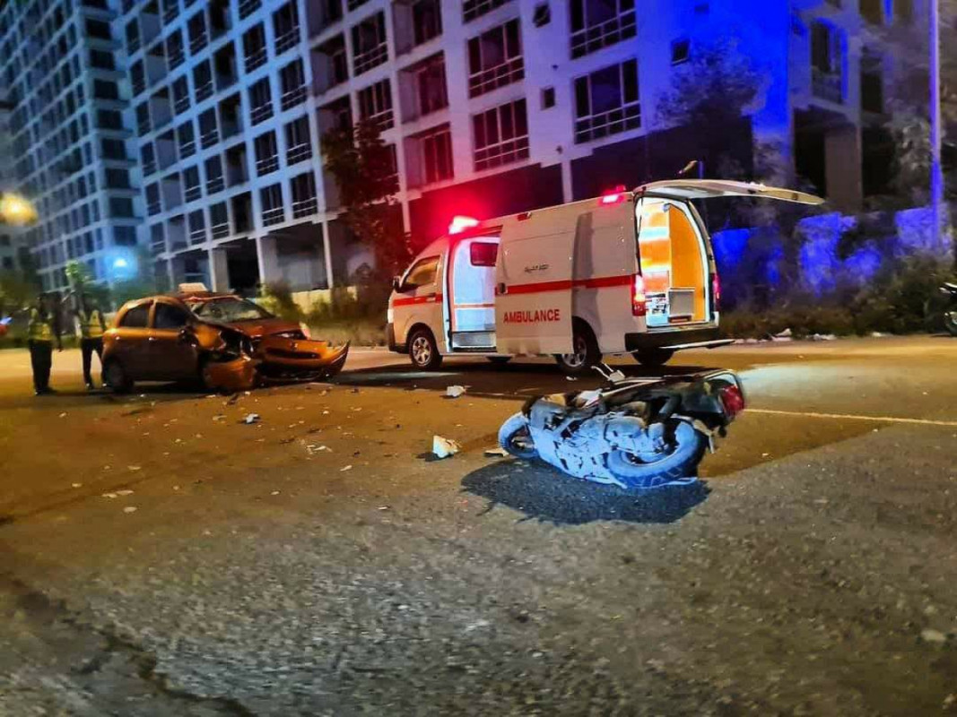 ހުޅުމާލޭގައި ކާރަކާއި ތިން ސައިކަލު ޖެހި ނުރައްކާތެރި އެކްސިޑެންޓެއް؛ ހަތަރު މީހަކަށް ފަރުވާ ދެނީ