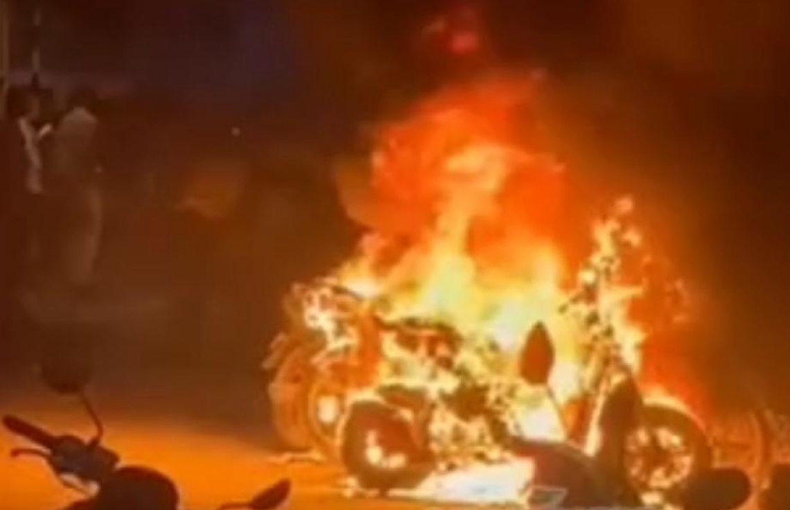 މާލޭގައި ރޭ ސައިކަލުތަކެއްގައި ރޯވީ ގަސްތުގައި މީހަކު ކުރިކަމަކުން ކަމަކަށް ނުބެލެވޭ: ފުލުހުން