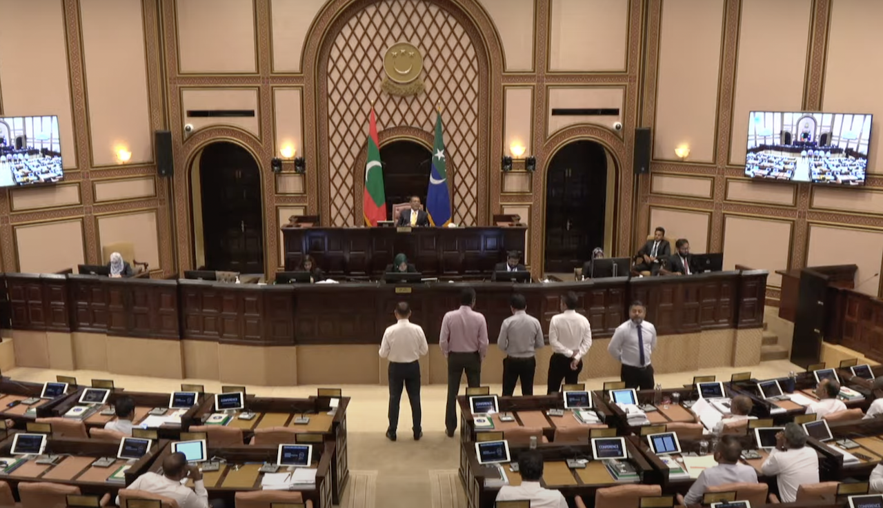 މެންބަރުން ދެކޮޅު ހެއްދެވުމުން މިނިސްޓަރ އަސްލަމާއި މިއަދު ސުވާލެއް ނުކުރެވުނު