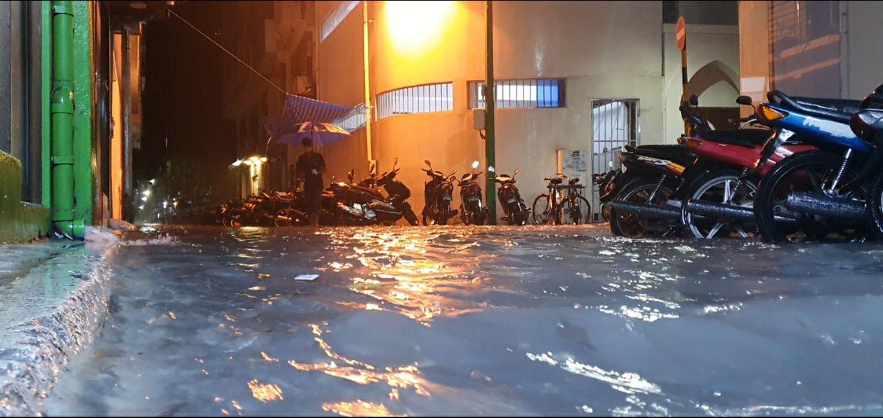 މާލެެއަށް ބޯކޮށް ވާރޭ ވެހި ބައެއް ހިސާބުގައި ފެން ބޮޑުވެ ޖަންގްޝަންތަކުން ނަޖިސް ބޭރުވަނީ