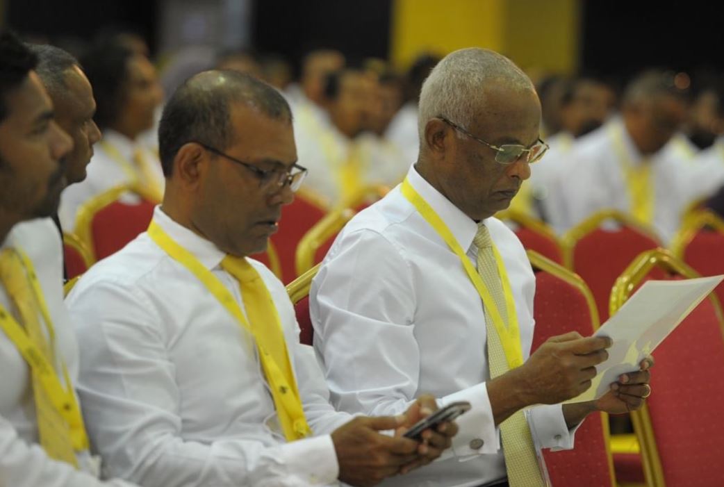 އަޅުގަނޑަށް ޓިކެޓް ދޭން ނިންމައިފިނަމަ ރައީސް ނަޝީދު ޖެހޭނީ މަޑުން ހުންނަވަން: ރައީސް