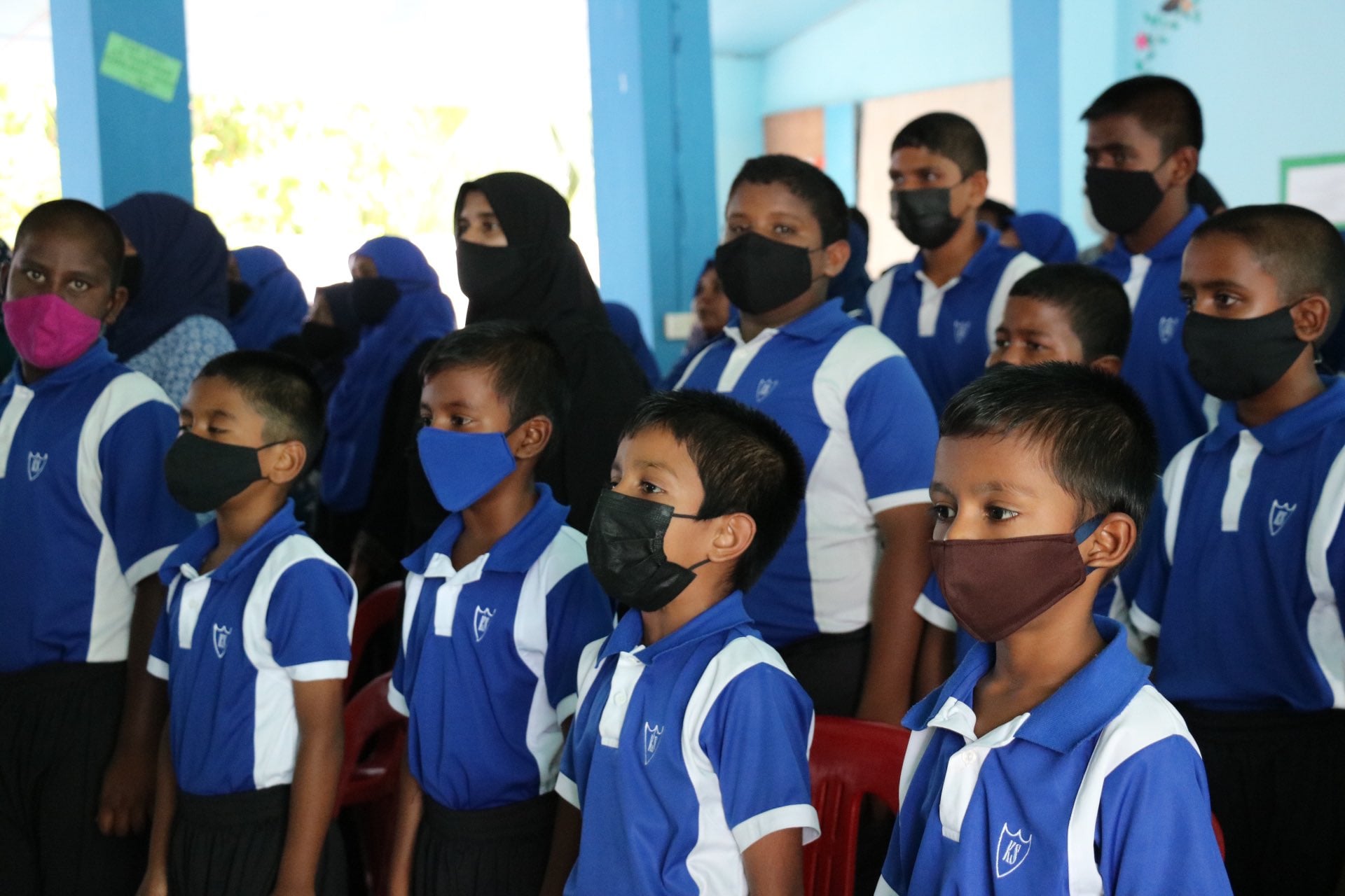 ސްކޫލްގެތެރޭގައި ކުދިންނާއި މުވައްޒަފުންވެސް މާސްކް އަޅައިގެން އުޅުމަށް އަންގައިފި