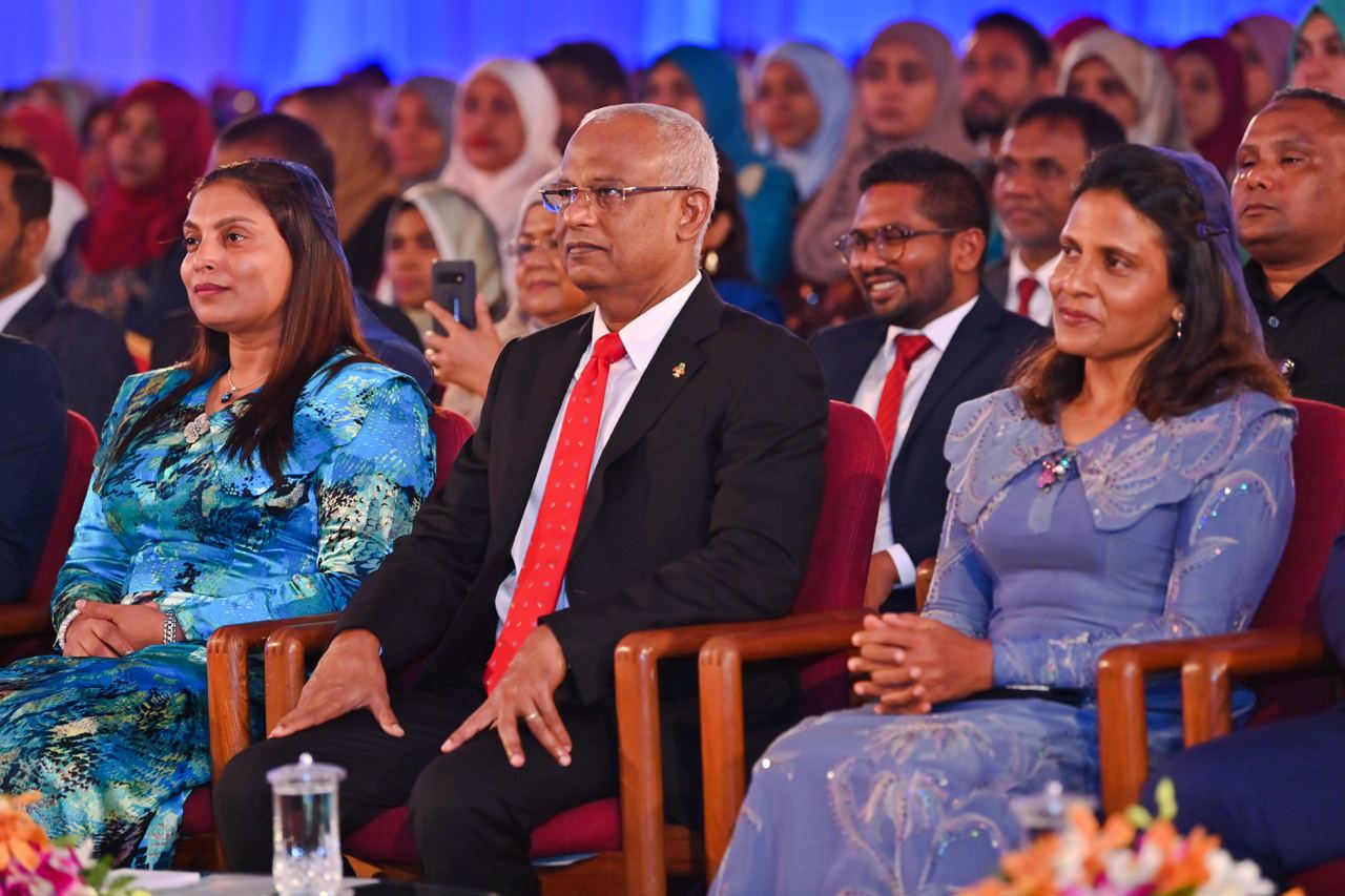 ރައީސްގެ ދެކަނބަލުން ބޭނުންކުރައްވަން އަގުބޮޑުކާރެއް ހޯދުމުގެ މަސައްކަތެއް ނުކުރަން: މިއުވާން