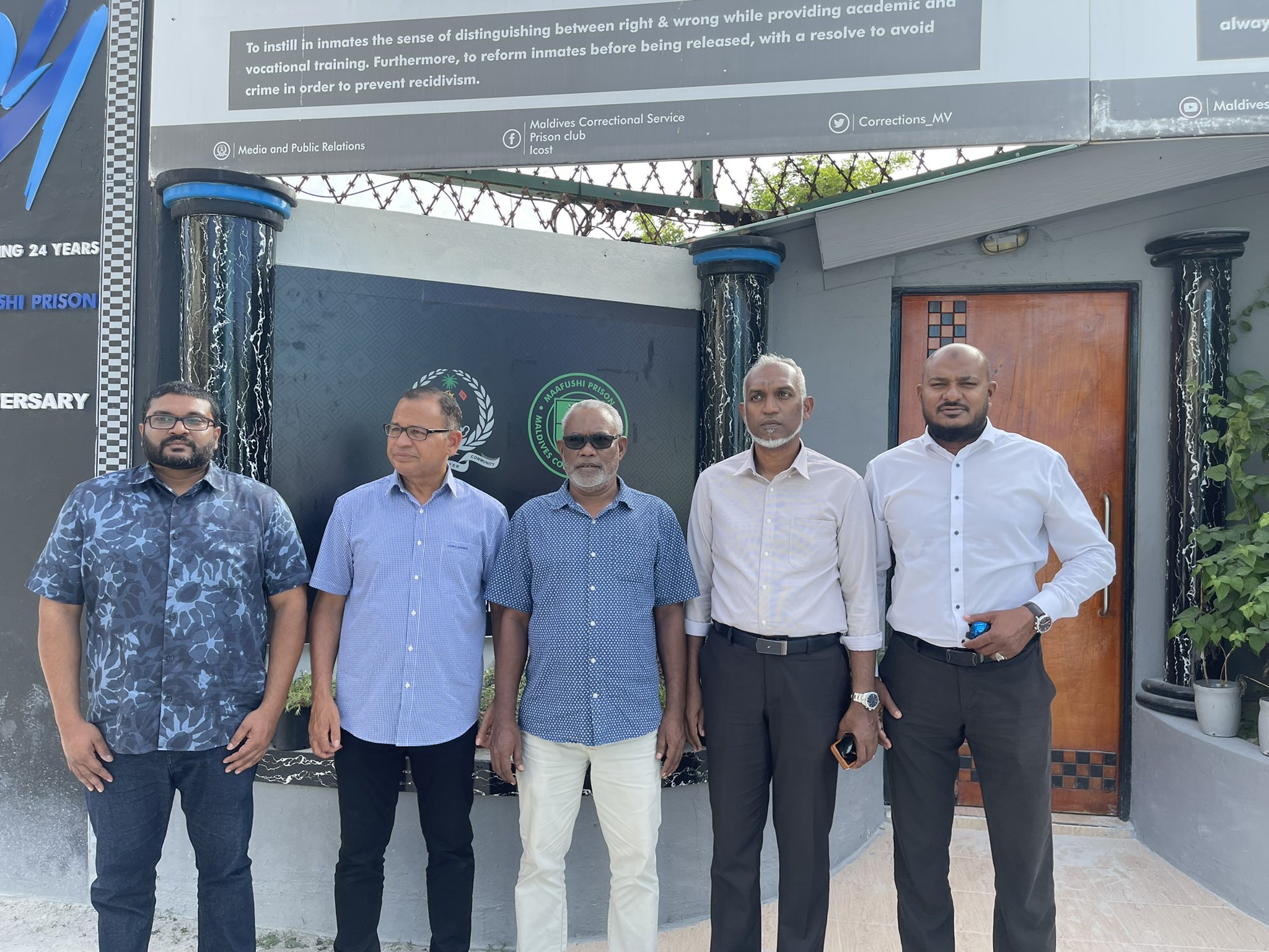 ޕީއެންސީ ޓިކެޓަށް ކުރިމަތިލެއްވީ އާދަމް ޝަރީފާއި ޑރ. މުއިއްޒު