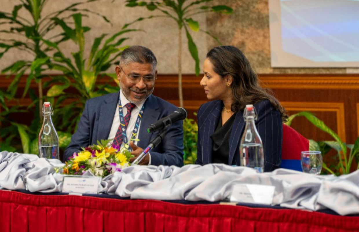 އެއާޕޯޓު ޑިއުޓީ ފްރީގެ މުވައްޒަފުން ޑިއުޓީ ގަޑީގައި ފޯނު ބޭނުންކުރުން މަނާކޮށްފި