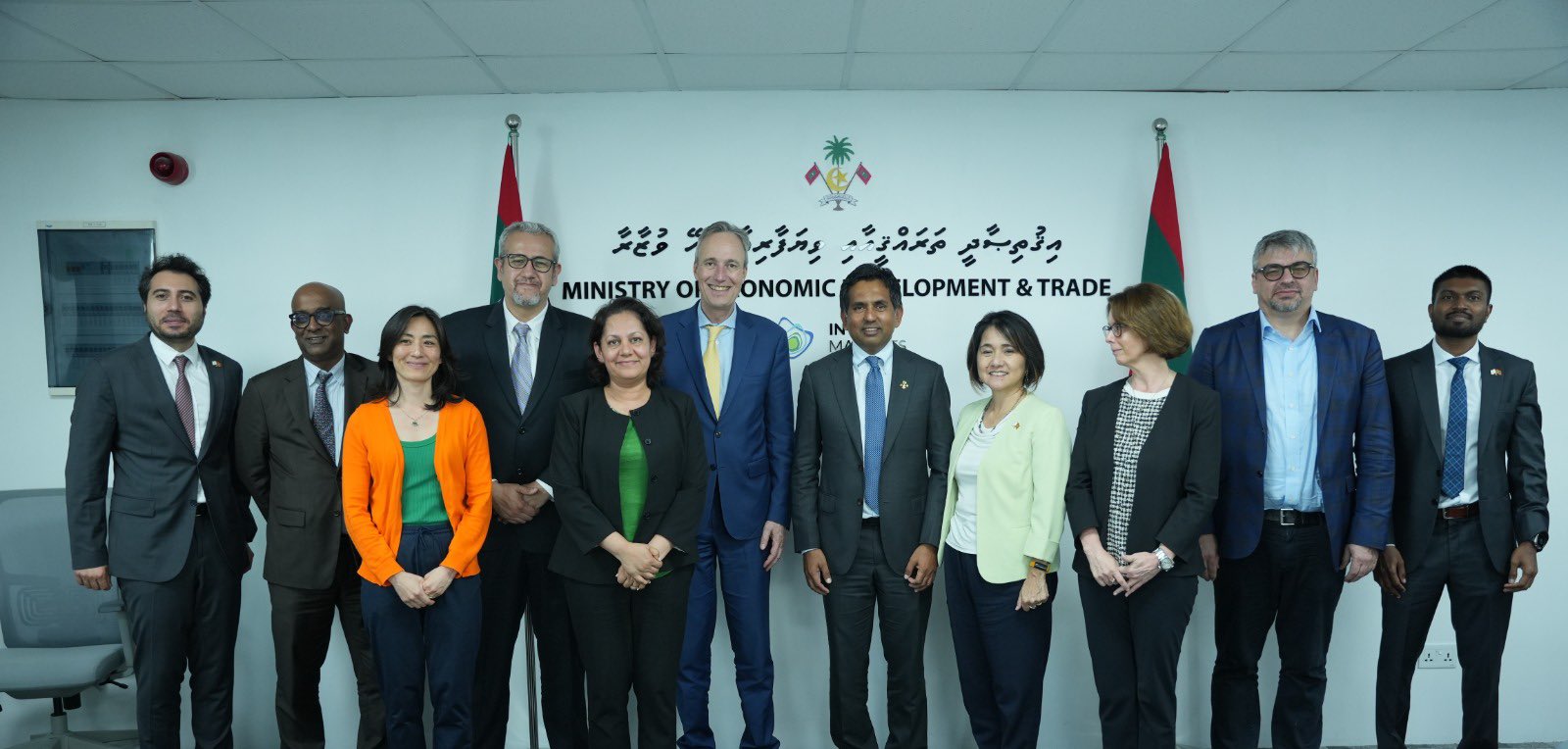 އިގްތިސާދު ފުޅާކުރުމާއި ޕްރައިވެޓް ސެކްޓާގެ ވިޔަފާރި ފުޅާކުރަން ވޯލްޑް ބޭންކާއެކު މަޝްވަރާތަކެއް