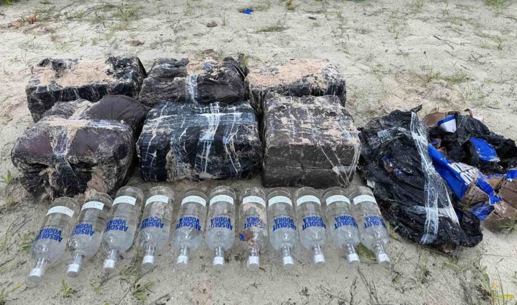 ގާއެރިފަރުގައި ވަޅުލާފައި ހުރި ބަނގުރާ ފުޅިތަކެއް ފުލުހުން ހޯދައިފި