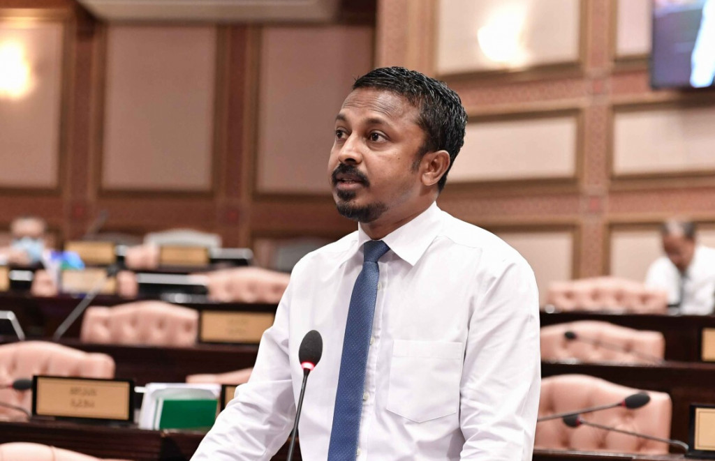 މަންދު ކޮލެޖަށް ބަދަލުދިނީ ރަނގަޅަށް ނޫންކަން ސުޕްރީމް ކޯޓުގެ ހުކުމުން އެނގޭ: އުޝާމް