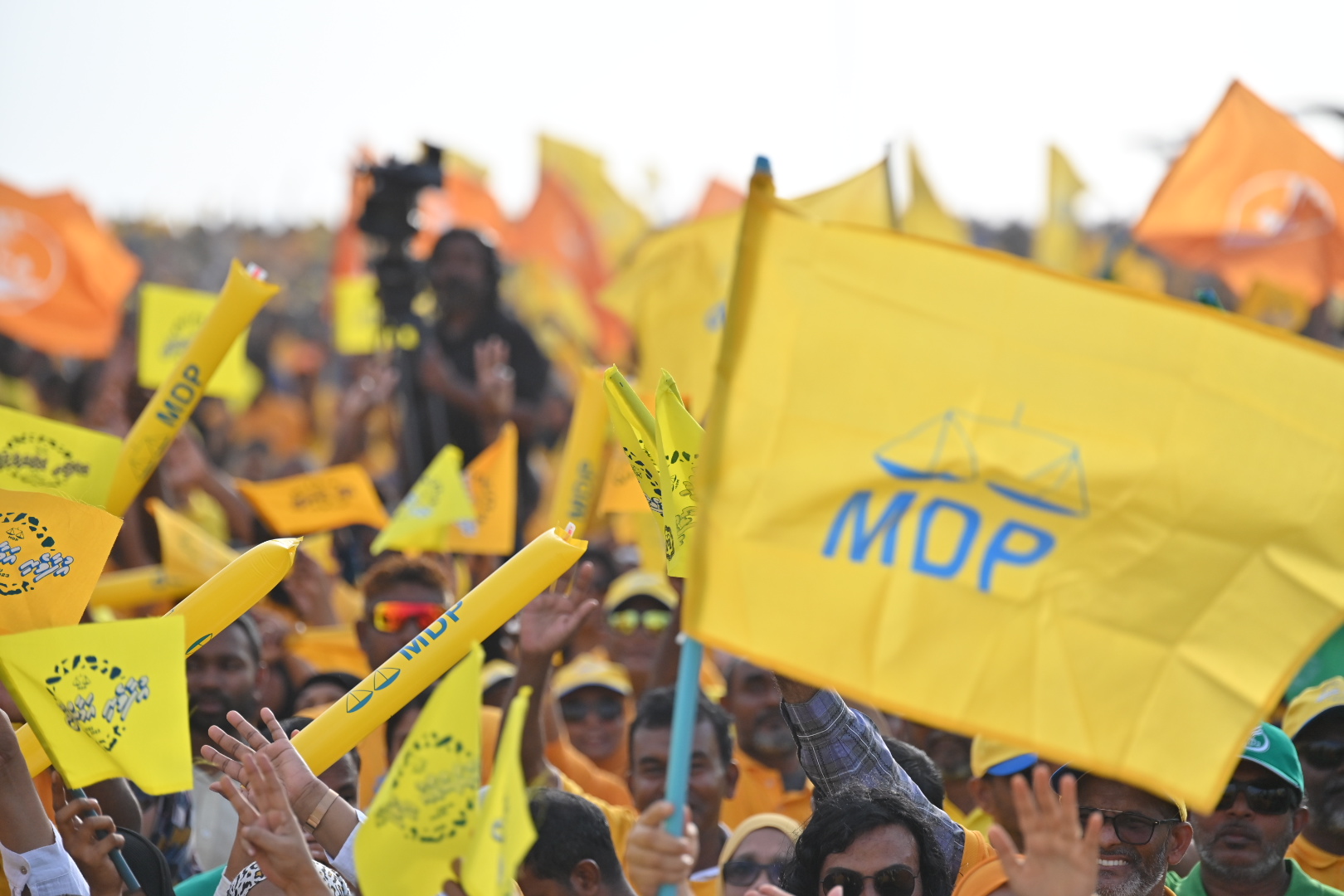 ޑިމޮކްރެޓްސް ބުނާ އިބޫ ނޫންގޮތެއް; މާނައަކީ އެމް.ޑީ.ޕީ ނޫން ގޮތެއް!