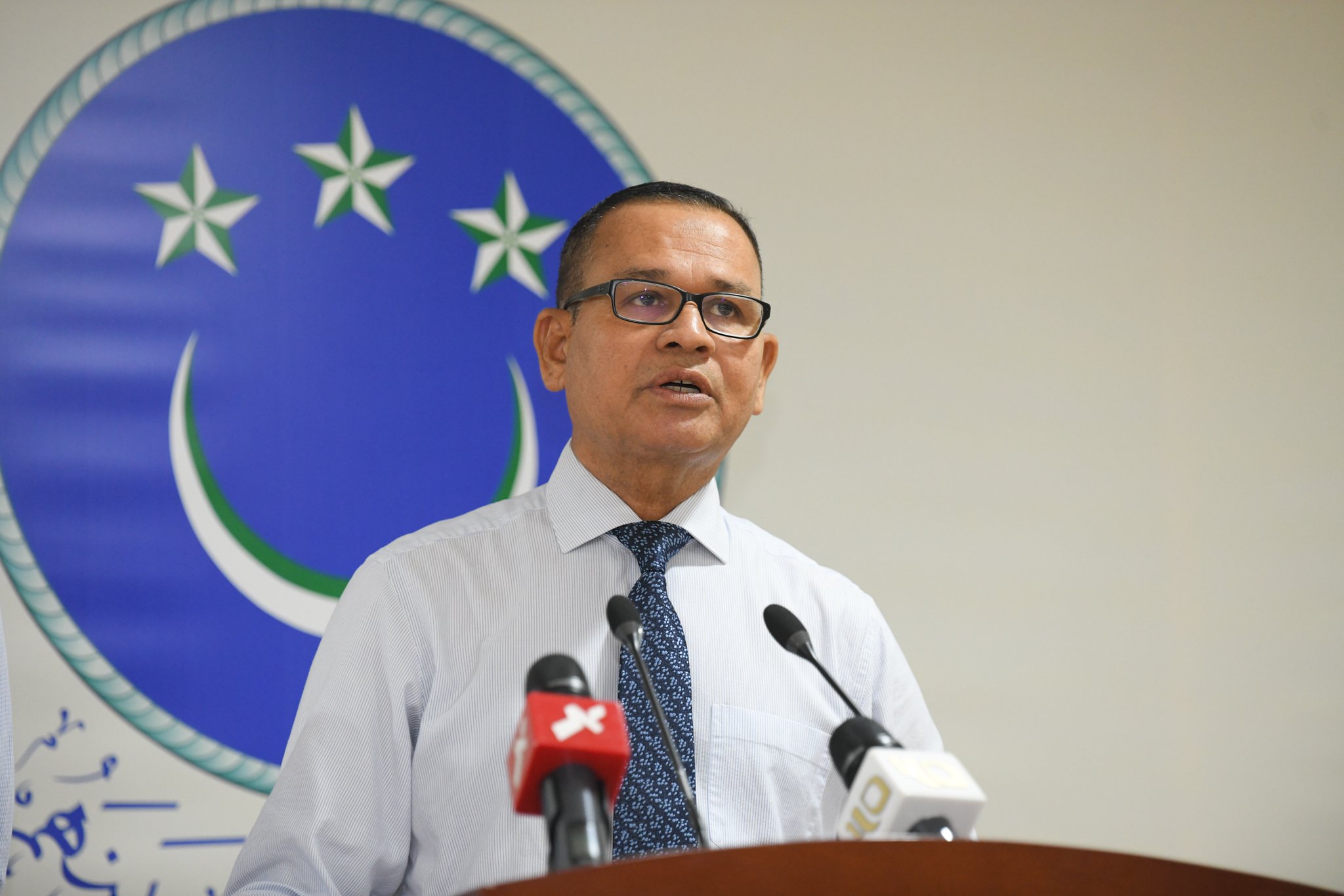 ރައީސް ނަޝީދު ހުންނެވީ ބިރުން؛ މަސައްކަތް ނުހިނގަނީ އެހެންވެ: އިދިކޮޅު