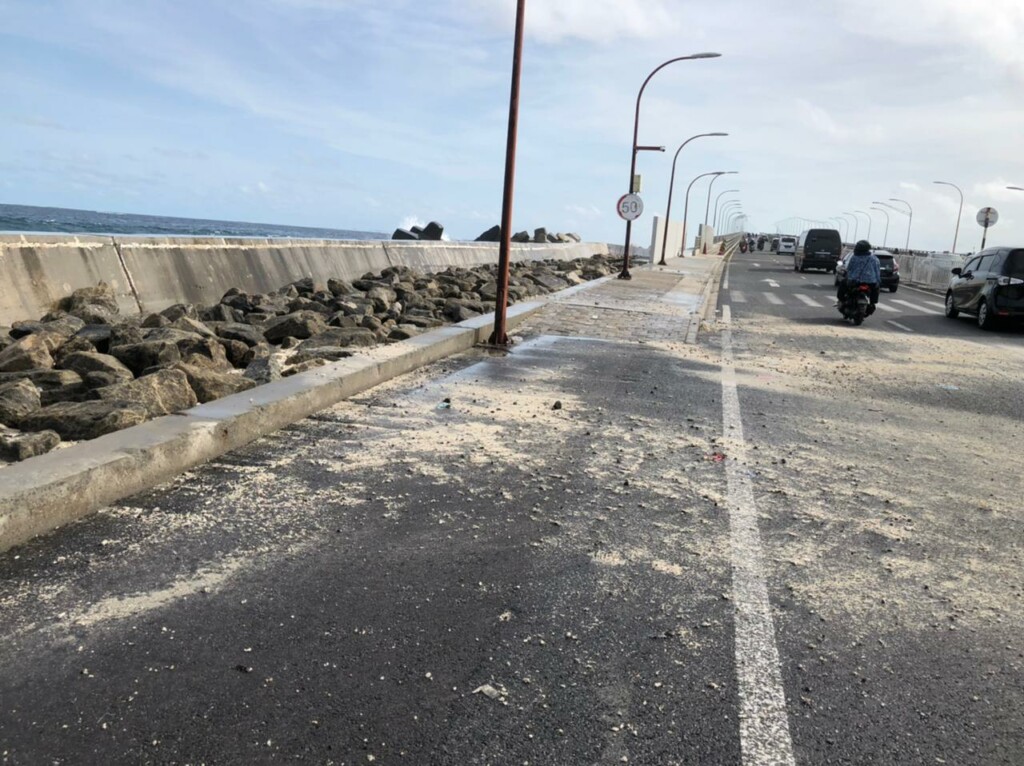 އުދައިގައި ހައިވޭގައި ވެއްޔާއި އަކިރި، ހުޅުމާލެއިން މާލެއަށް އަންނަ މީހުން ސަމާލުވޭ