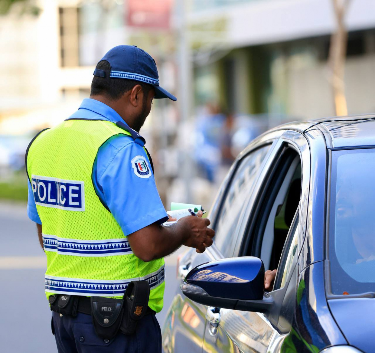 މިލަންދޫގައި ތިބޭ ފުލުހުންގެ އެކައުންޓަށް ގިނަ އަދަދެއްގެ ފައިސާ ޖަމާވި މައްސަލައެއް ބަލަނީ