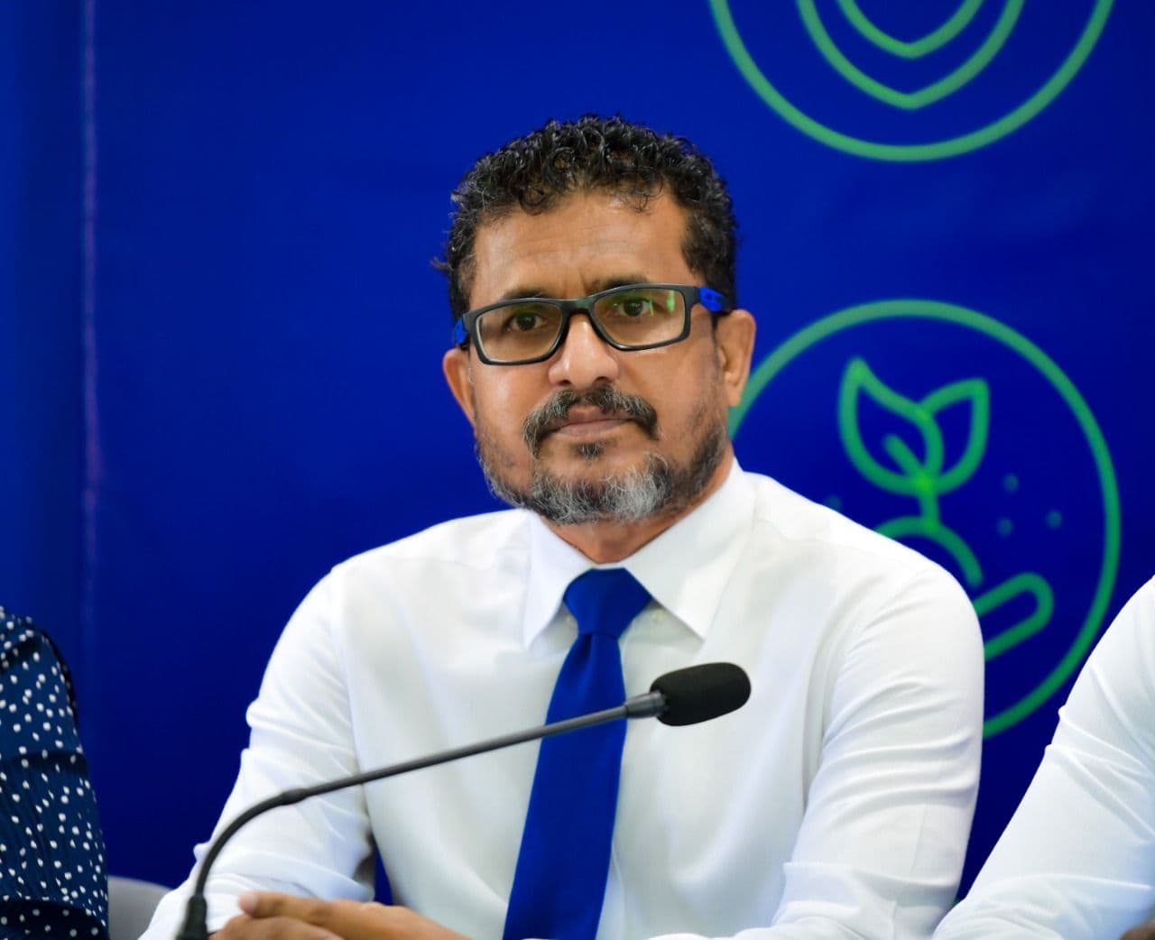 ވިޔަފާރިތައް ހީނަރުވާނަމަ ދައުލަތުގެ އާމްދަނީއަށް ނޭދެވޭ އަސަރު ކުރާނެ: ޝަރީފު