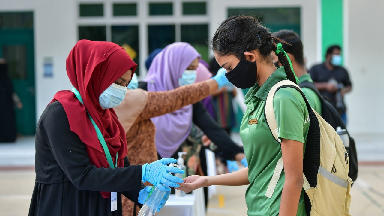 ސުކޫލްތަކުގެ މުވައްޒަފުން ވެކްސިން ފުރިހަމަ ކުރަން އަންގައިފި