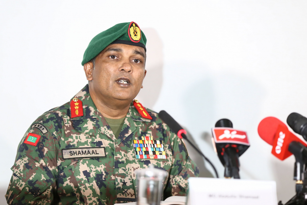 ޗީފް ޝަމާލު ޖެނެރަލުންނާއެކު ކަރޯކޭގައި؛ ބައެއް މީހުން ރަތަށް!