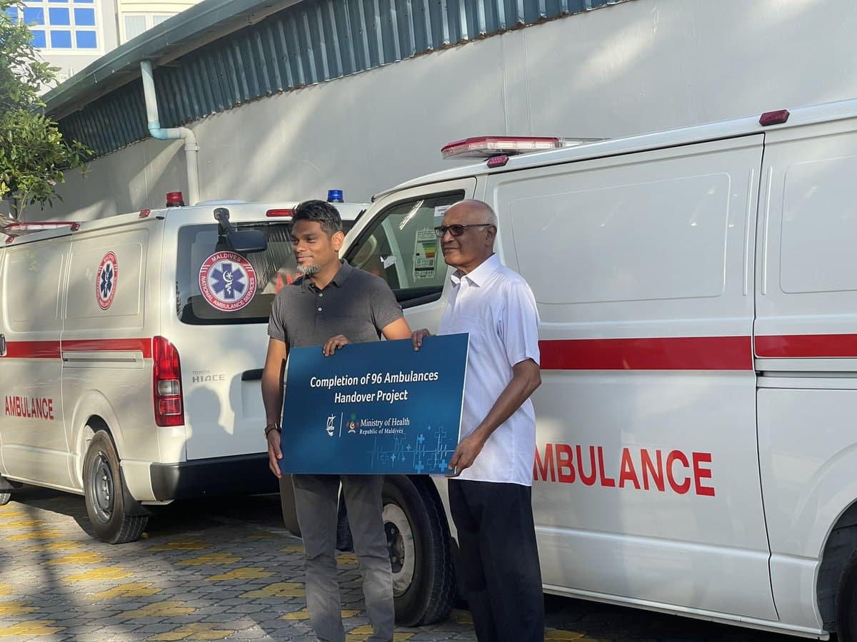 އެސްޓީއޯއާއި ގެންނަން ހަވާލުކުރި 96 އެމްބިއުލާންސް ހެލްތް މިނިސްޓްރީއާއި ހަވާލުކޮށްފި