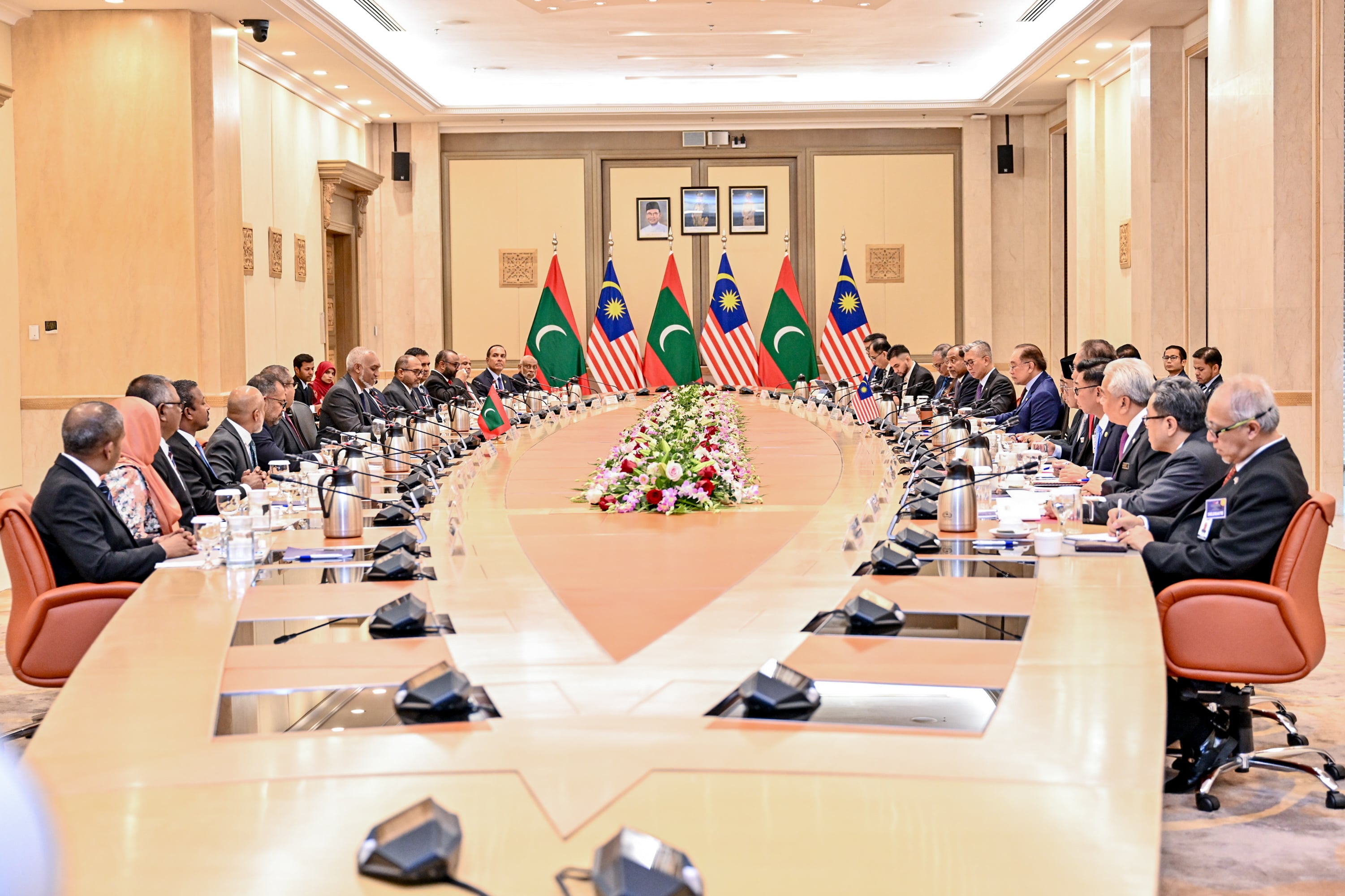 ރާއްޖެއާއި މެލޭޝިއާއާ ދެމެދު ރަސްމީ މަޝްވަރާތައް ބާއްވައިފި