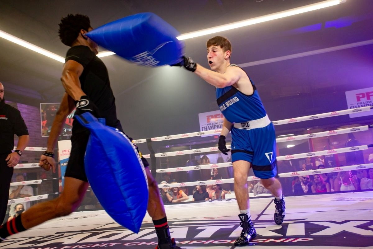 އެމެރިކާގައި ފުރަތަމަ ފަހަރަށް ޕިލޯ ފައިޓް މުބާރާތެއް