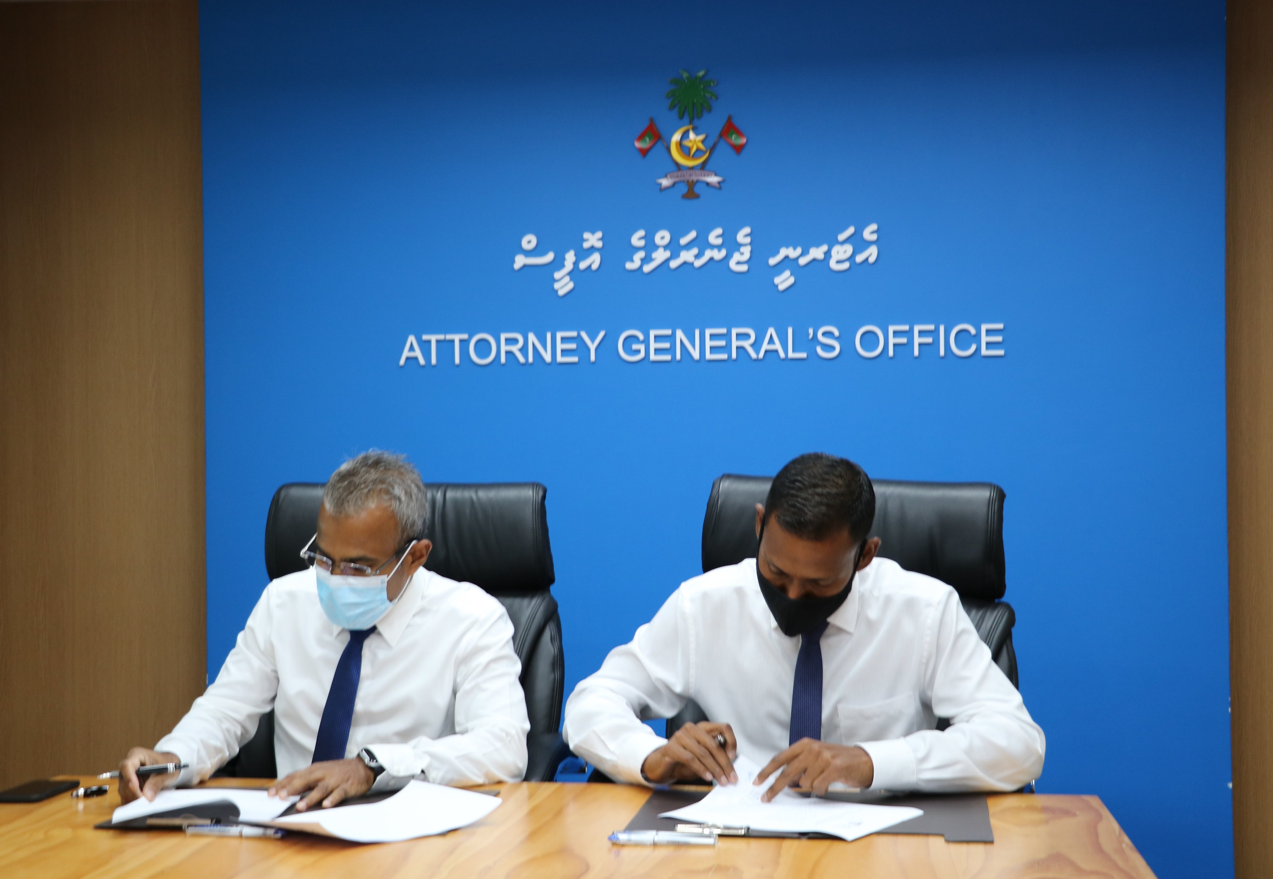 ލިޔެކިޔުންތައް ފޯރުކޮށްދިނުމާގުޅޭ އެމްއޯޔޫއެއްގައި ޕީޖީއާއި އޭޖީ ސޮއިކޮށްފި