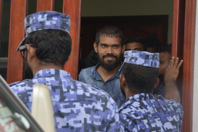 ލޫކަސް ސަރުކާރުން އިސްތިޢުފާ ދެއްވައިފި