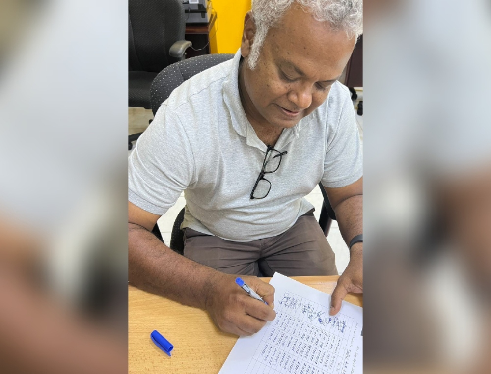 ނިޔާޒް މިފަހަރު ވާދަނުކުރައްވައި، ތާއީދުކުރައްވަނީ އިބުރެއަށް